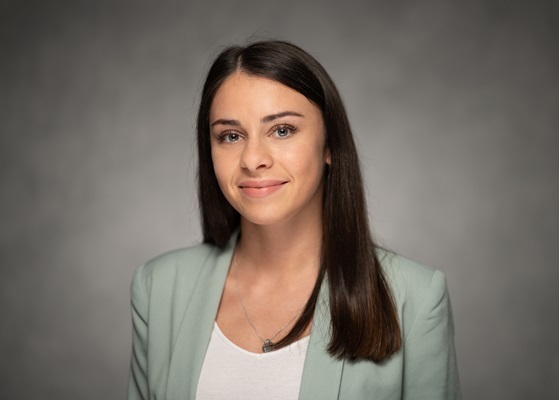 Frau Lisa-Marie Weisser